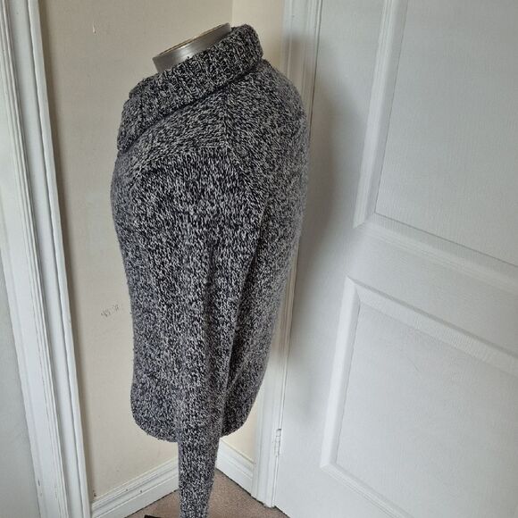 H&M L.O.G.G. Black and White Knit Sweater - Picture 4 of 16